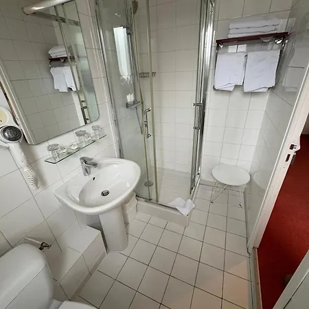 Moderna Hotel 3*
