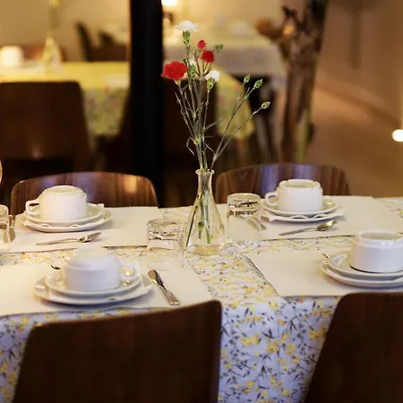 Moderna Hotel 3*