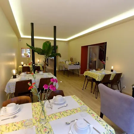 Moderna 3*